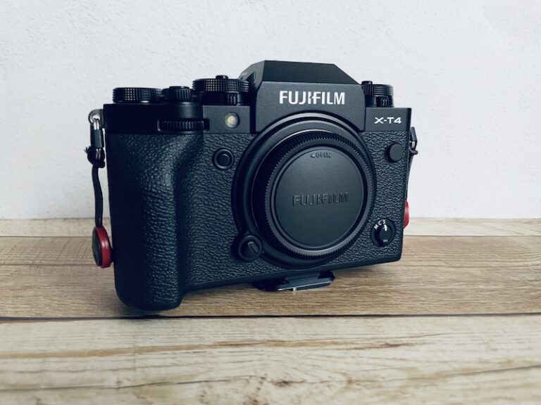 富士フイルム - 新品 FUJIFILM X-T4 ブラック ボディ 1年保証 カメラ